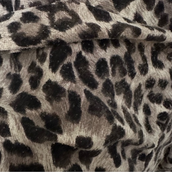 Leopard print tunic from Japan, made in Korea - Picture 5 of 8